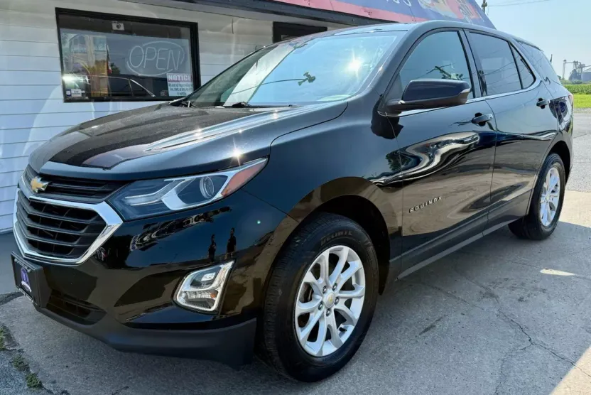 2018 Chevrolet Equinox LT photo 1