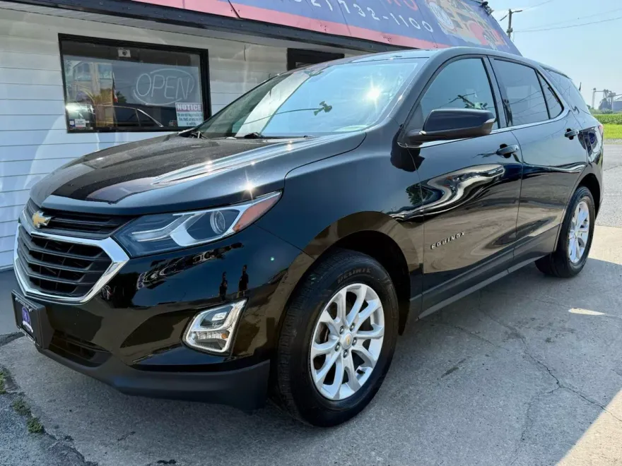 2018 Chevrolet Equinox LT photo 1