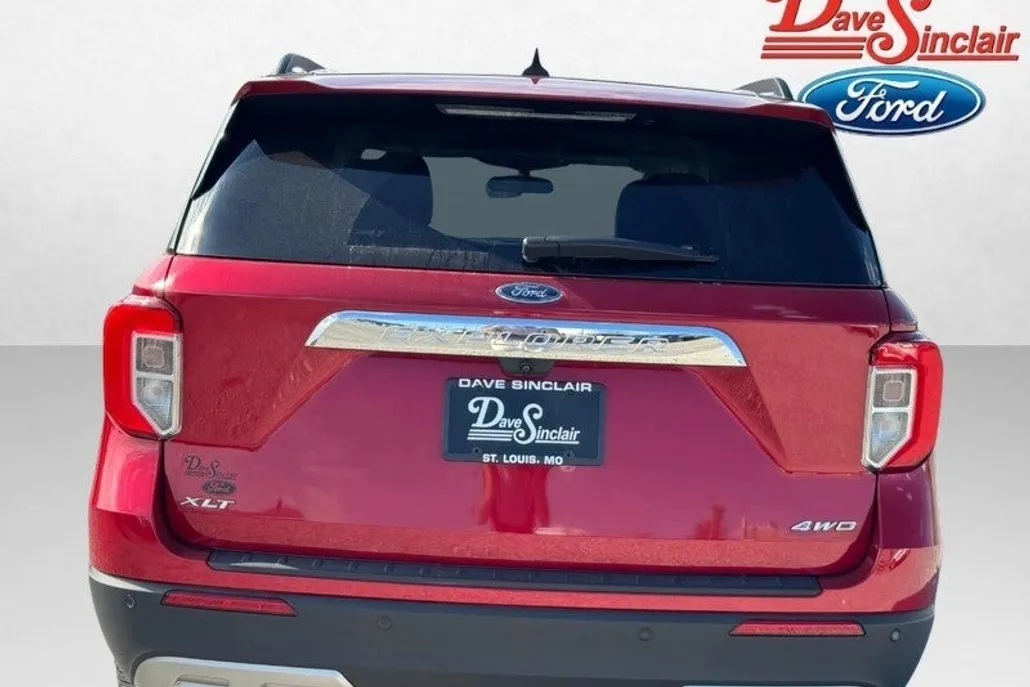 2023 Ford Explorer XLT photo 1