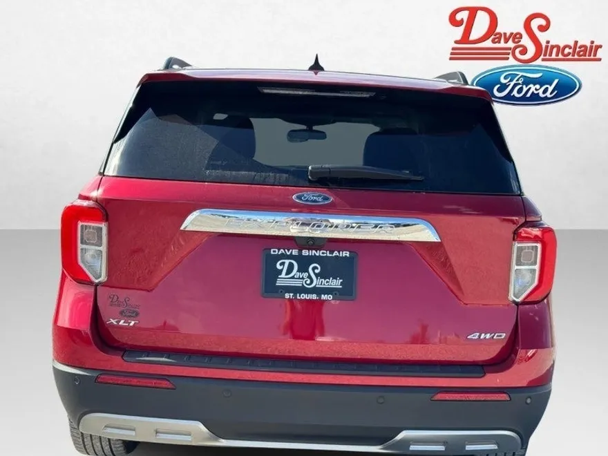 2023 Ford Explorer XLT photo 1