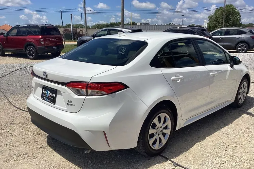 2025 Toyota Corolla Hybrid LE photo 1