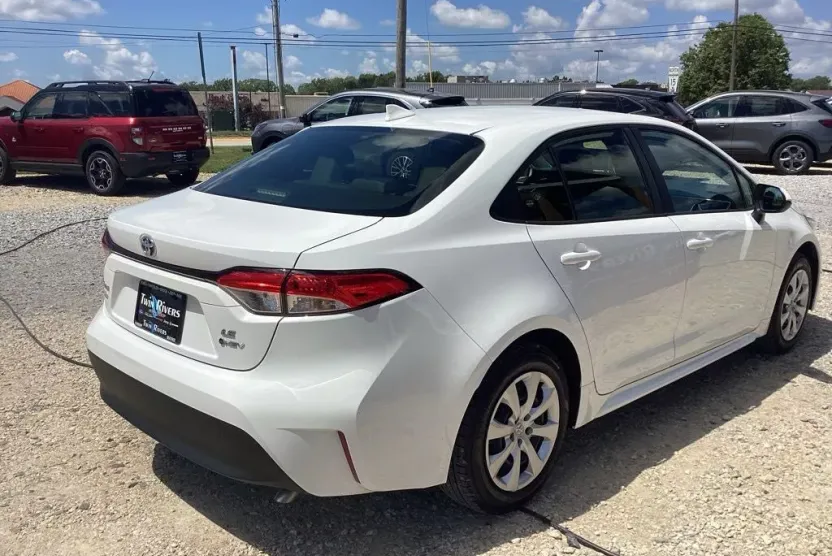 2025 Toyota Corolla Hybrid LE photo 1