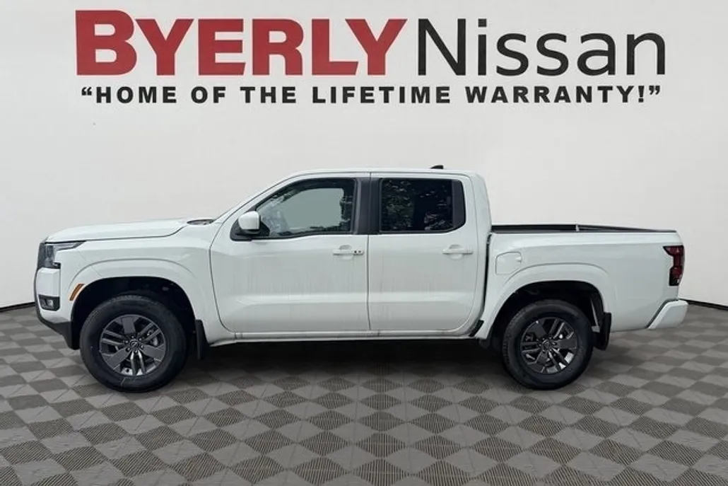 2025 Nissan Frontier SV photo 1