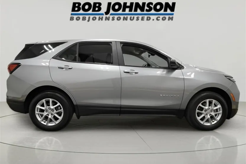 2024 Chevrolet Equinox LS photo 1