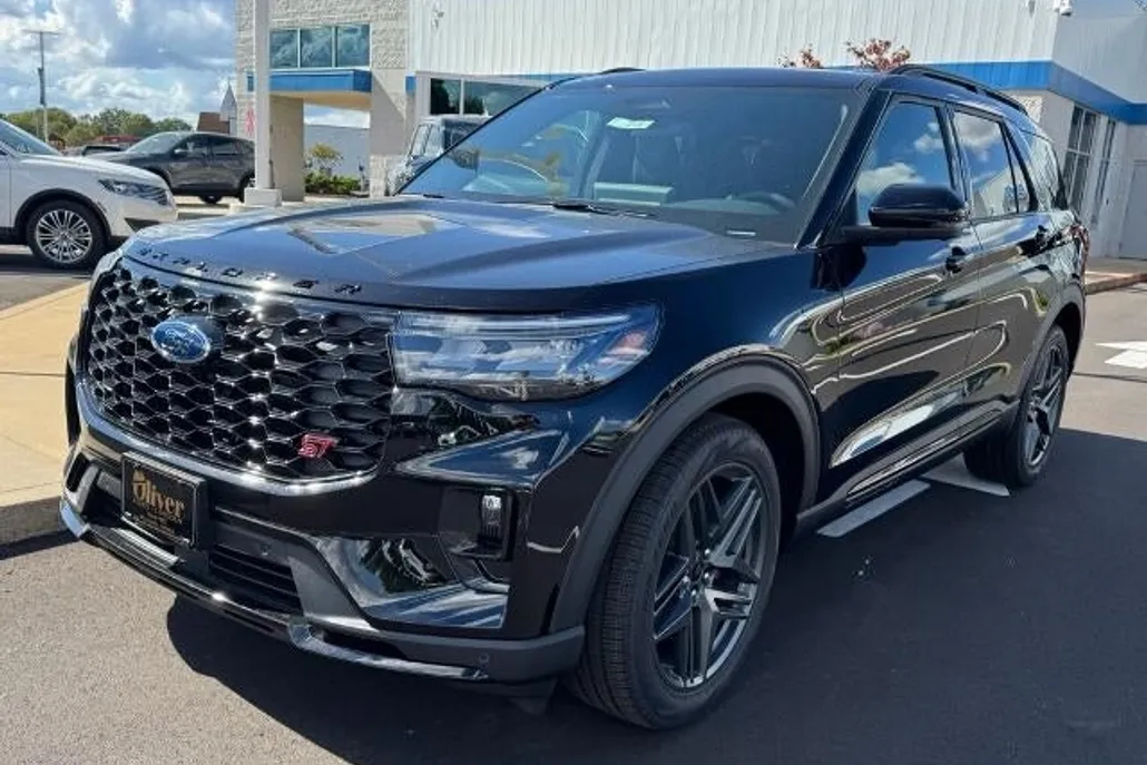 2025 Ford Explorer ST photo 1