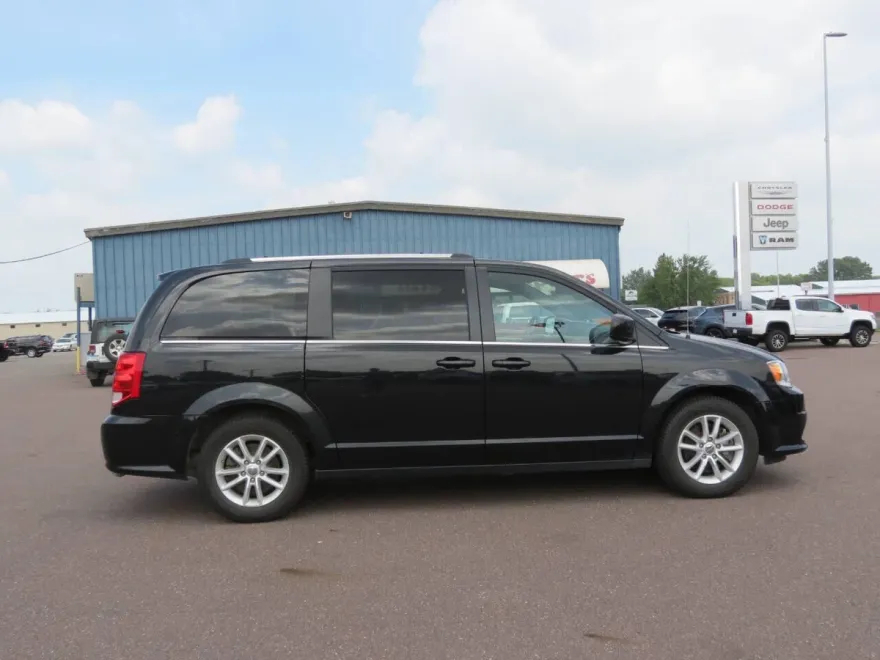 2018 Dodge Grand Caravan SXT photo 1