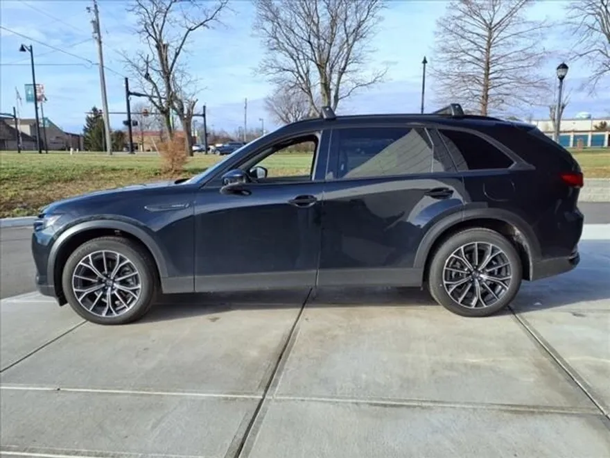 2025 Mazda CX-70 Plug-in Hybrid Premium Plus photo 3