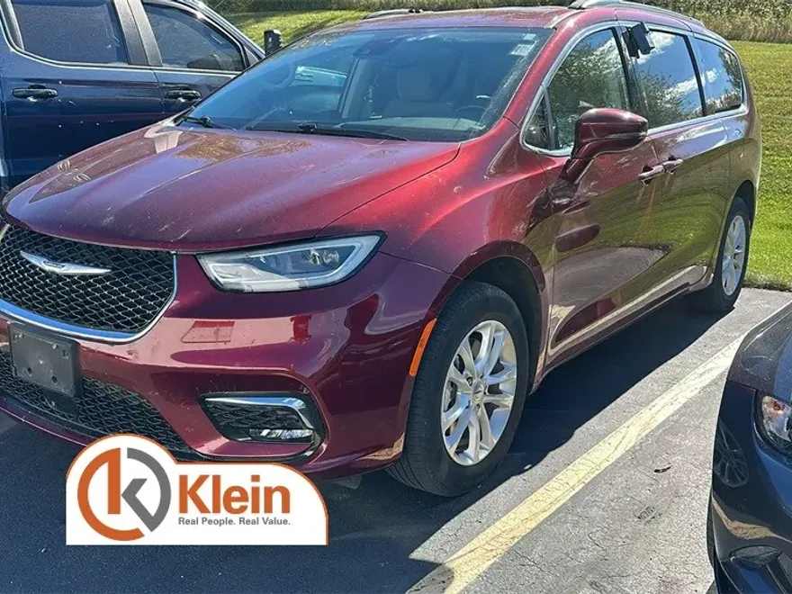 2021 Chrysler Pacifica Touring photo 1