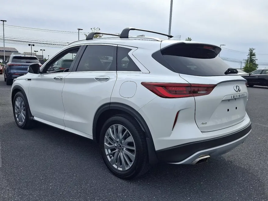 2023 Infiniti QX50 Luxe AWD photo 1