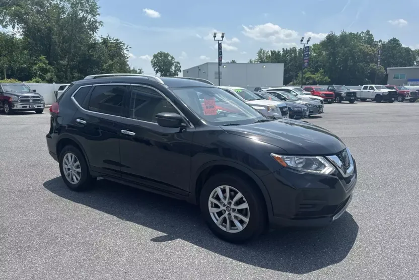 2020 Nissan Rogue SV photo 1