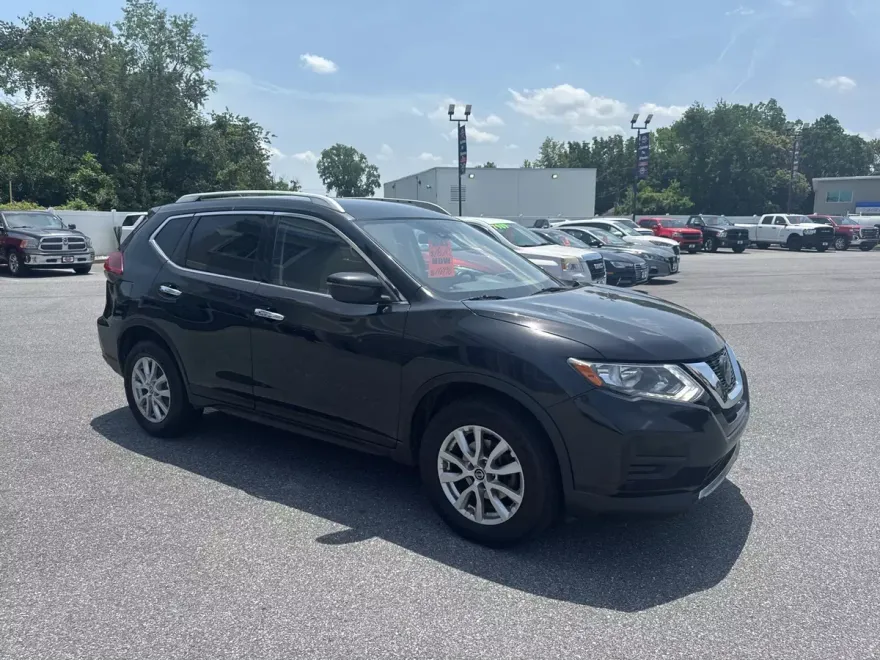 2020 Nissan Rogue SV photo 1