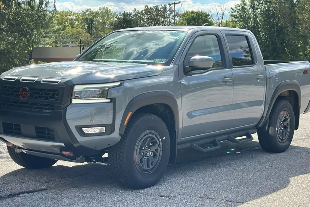 2025 Nissan Frontier photo 1