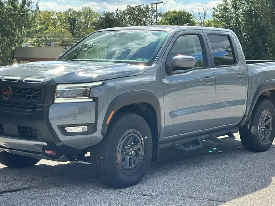 2025 Nissan Frontier photo 1