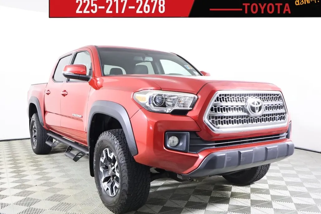 2017 Toyota Tacoma TRD Off-Road photo 1
