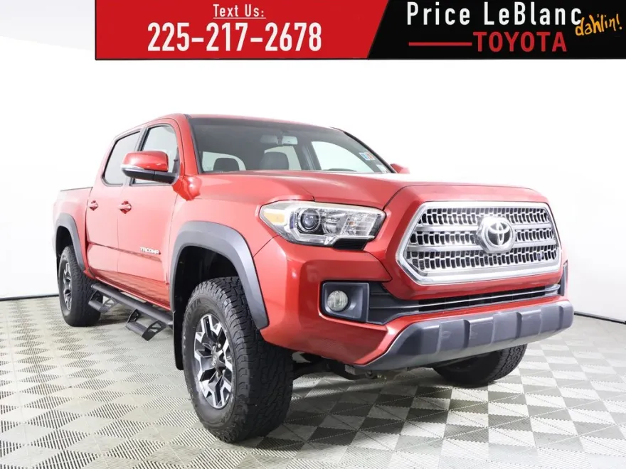 2017 Toyota Tacoma TRD Off-Road photo 1