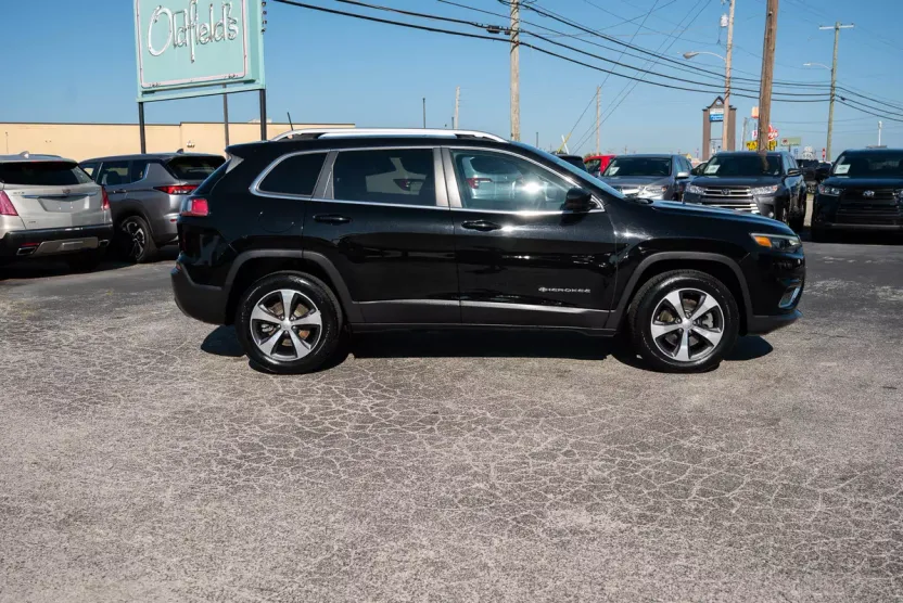 2019 Jeep Cherokee Limited photo 1