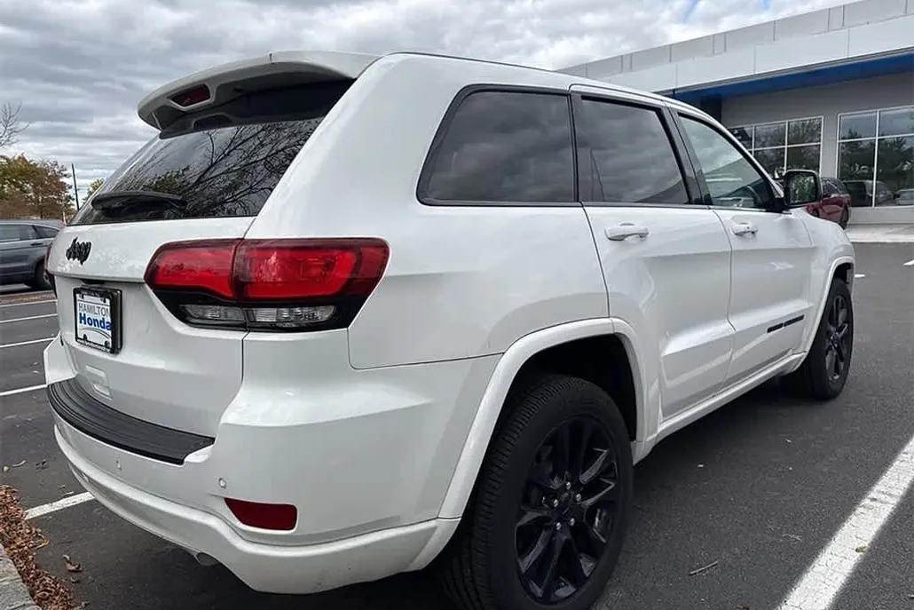 2019 Jeep Grand Cherokee Altitude photo 1