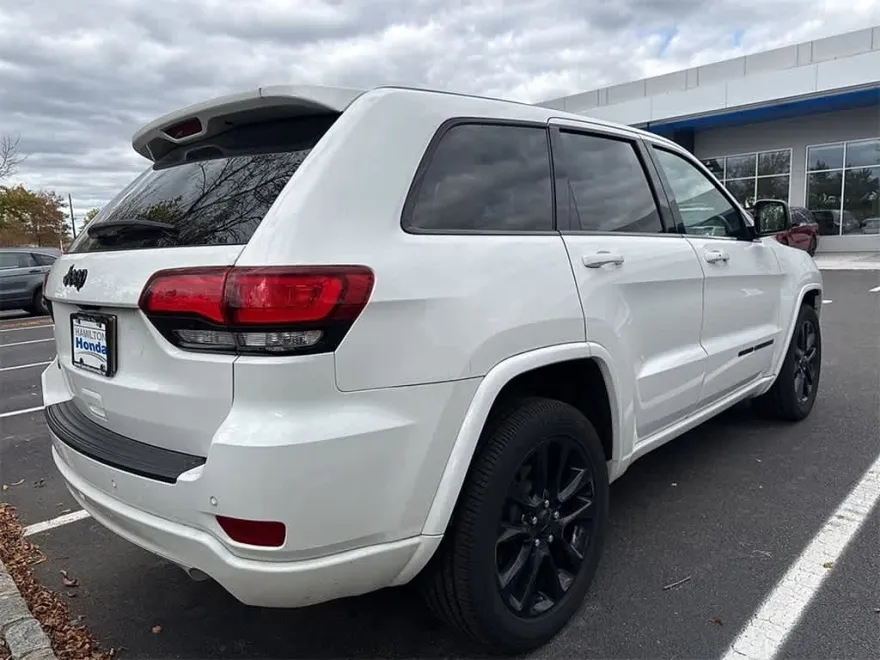 2019 Jeep Grand Cherokee Altitude photo 1