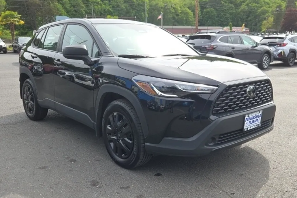 2023 Toyota Corolla Cross L photo 1