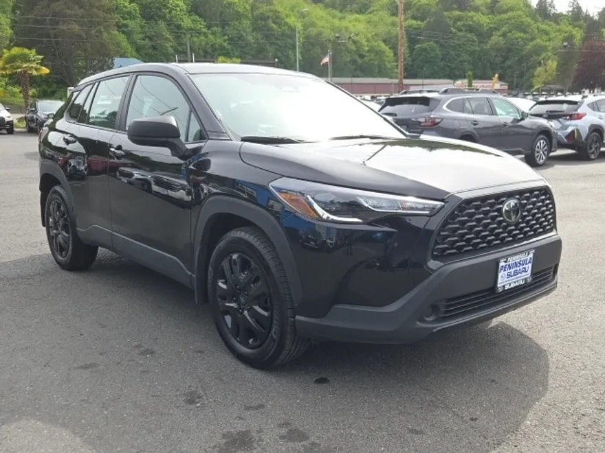 2023 Toyota Corolla Cross L photo 1