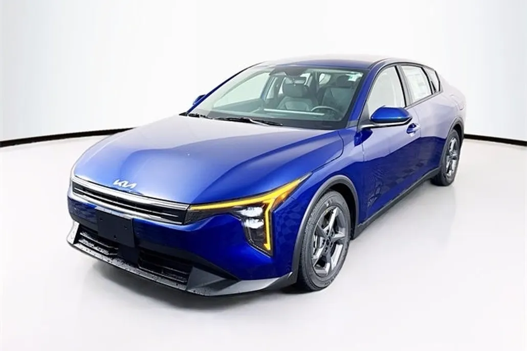 2025 Kia K4 LXS photo 1