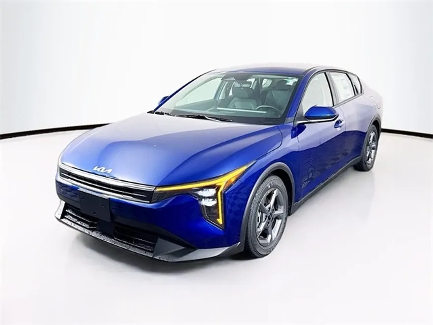 2025 Kia K4 LXS photo 1