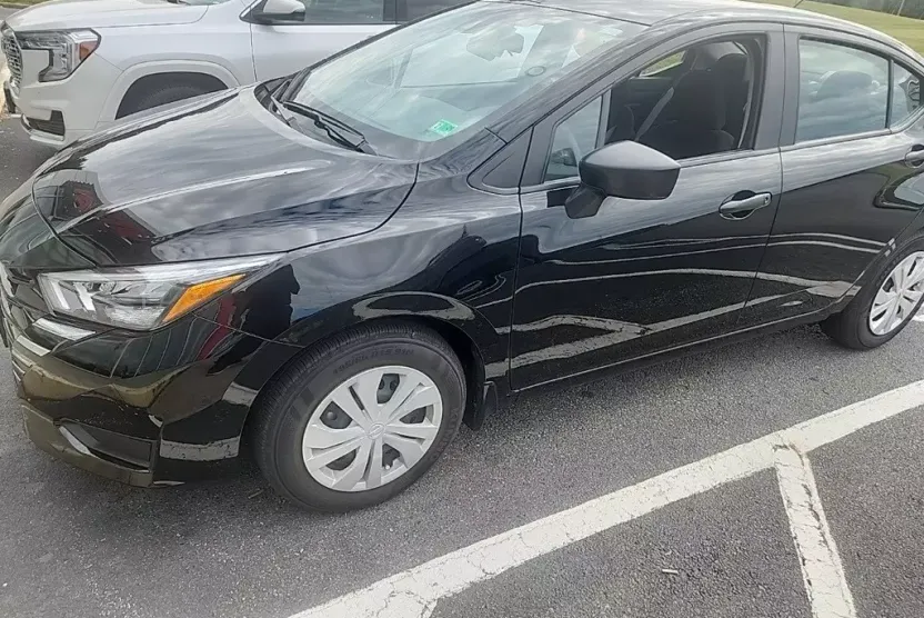2025 Nissan Versa 1.6 S photo 1