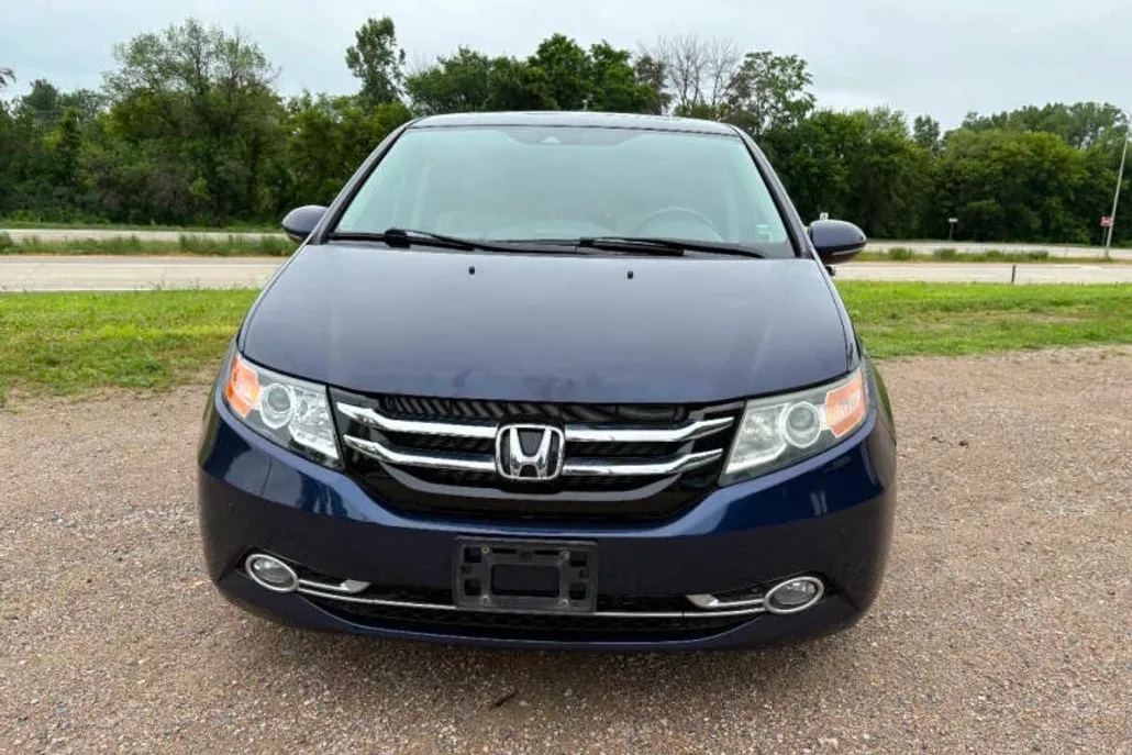 2016 Honda Odyssey Touring photo 1