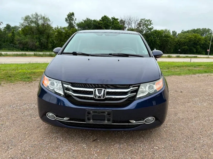 2016 Honda Odyssey Touring photo 1