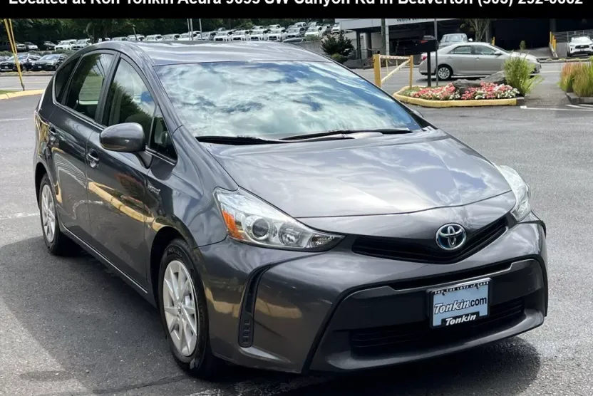 2017 Toyota Prius V Two photo 1