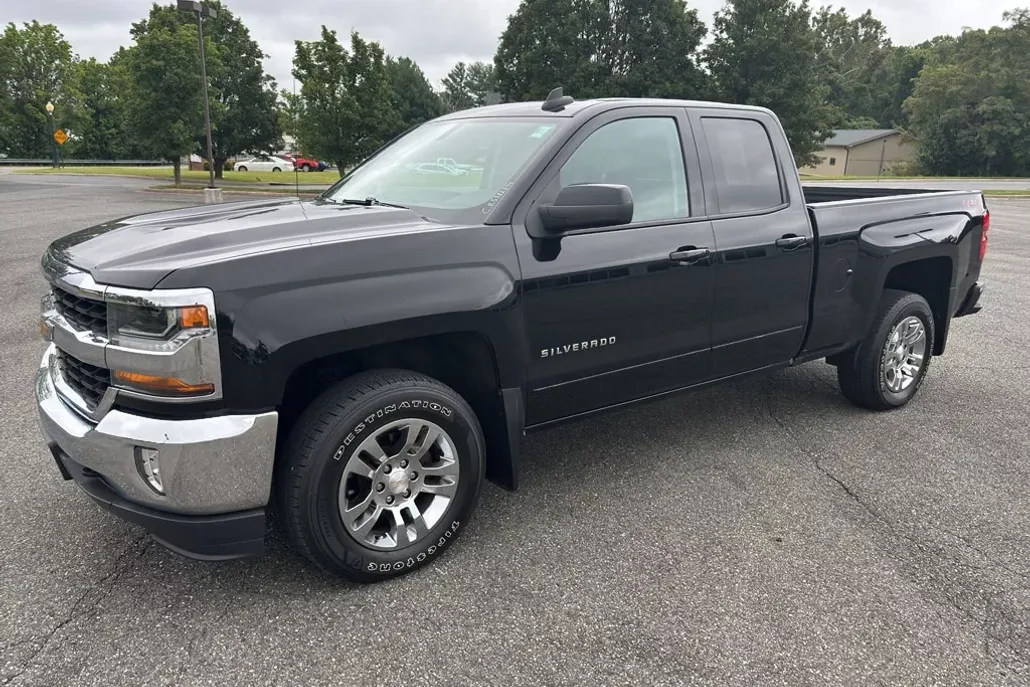 2018 Chevrolet Silverado 1500 LT photo 1