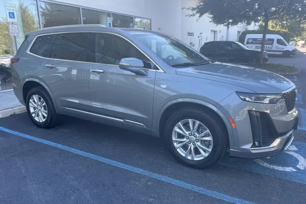 2023 Cadillac XT6 Luxury photo 1