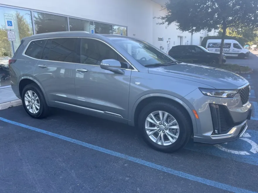 2023 Cadillac XT6 Luxury photo 1