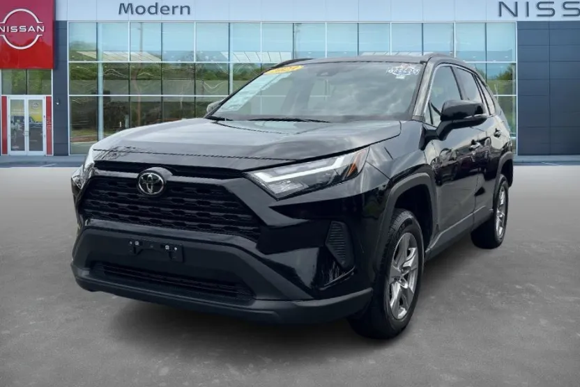 2023 Toyota RAV4 XLE photo 1