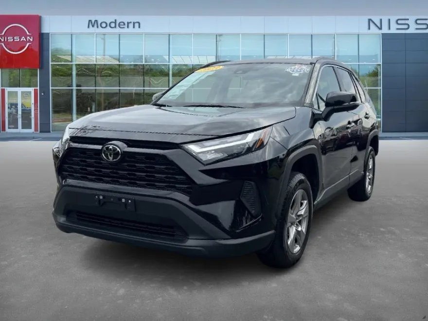 2023 Toyota RAV4 XLE photo 1