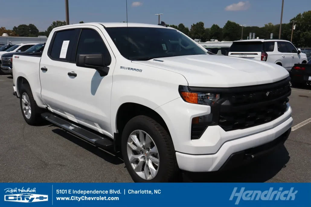 2025 Chevrolet Silverado 1500 Custom photo 1