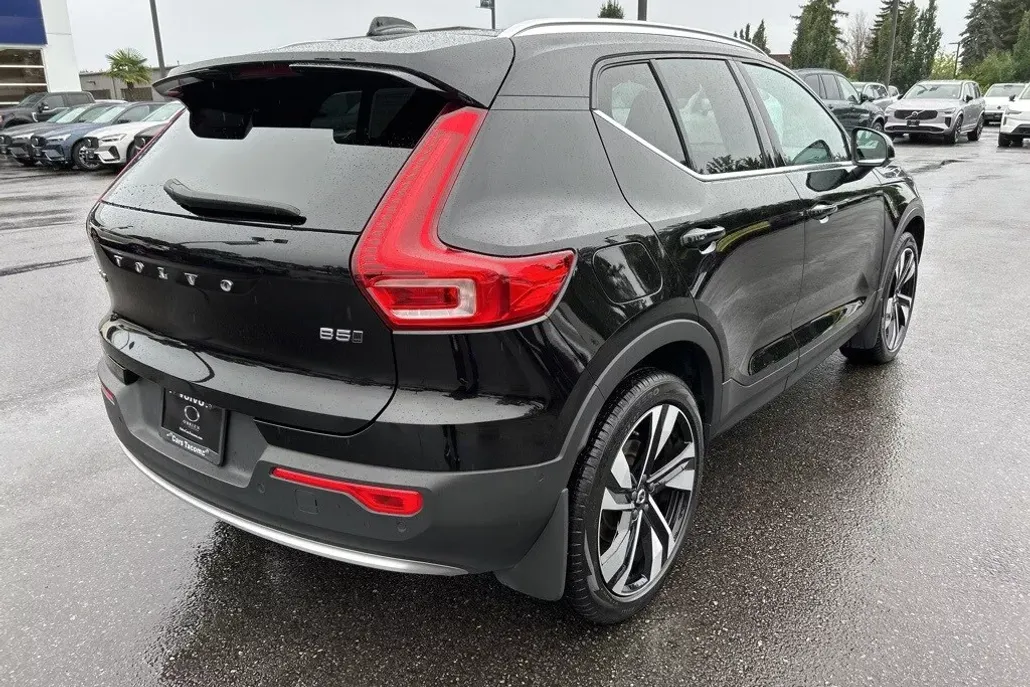2024 Volvo XC40 Ultimate photo 1