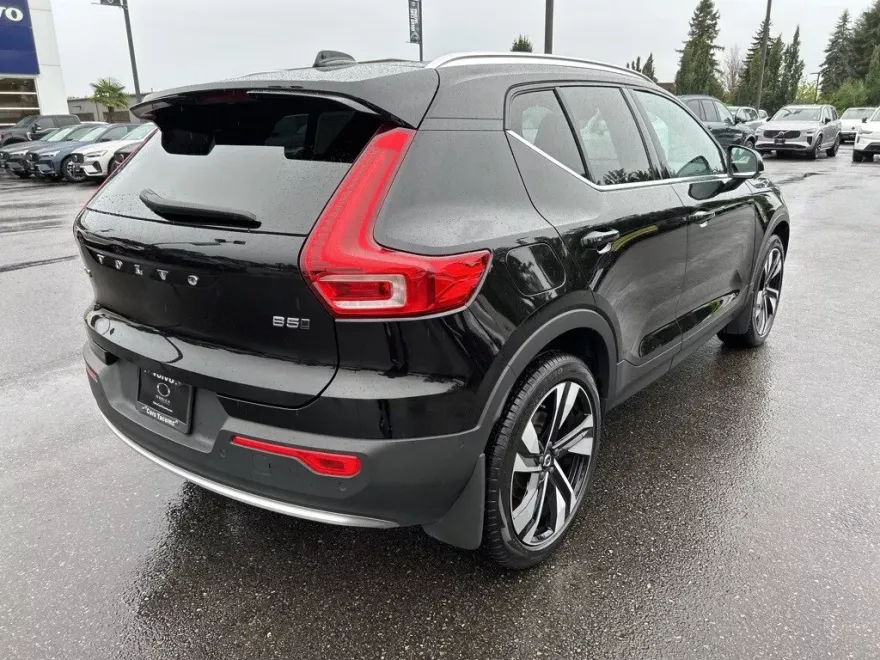 2024 Volvo XC40 Ultimate photo 1