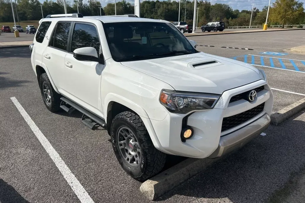 2018 Toyota 4Runner TRD Off-Road photo 1