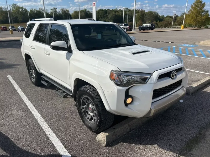 2018 Toyota 4Runner TRD Off-Road photo 1