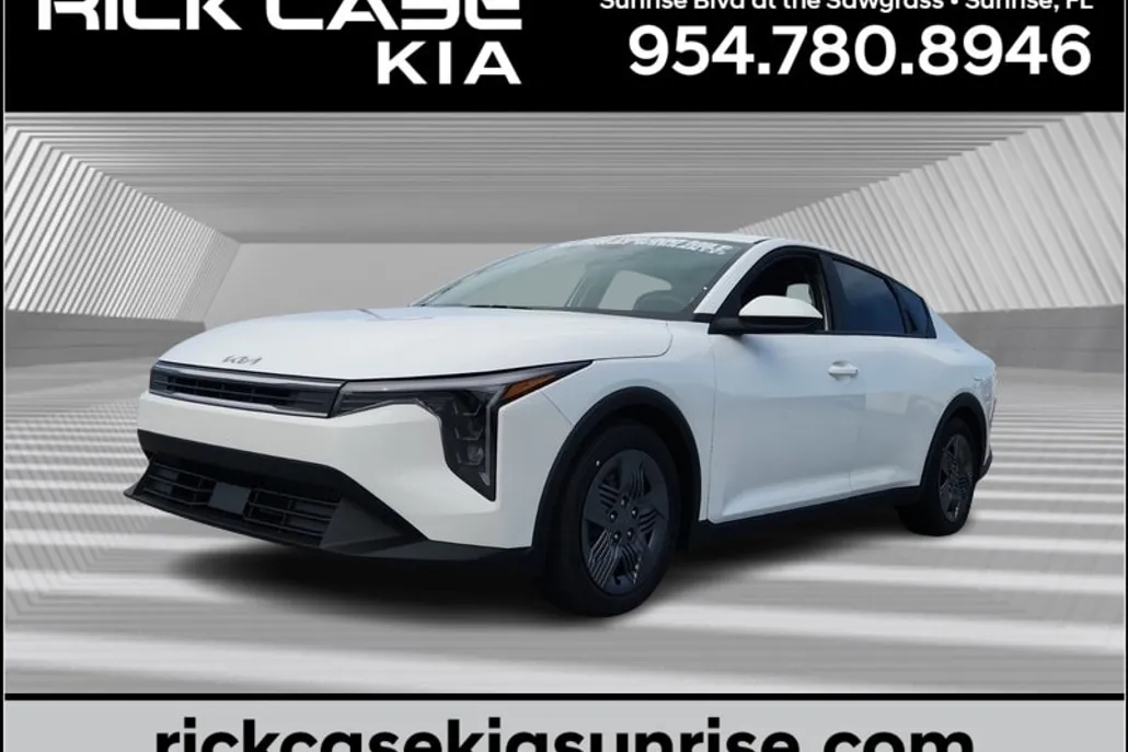 2025 Kia K4 LXS photo 1