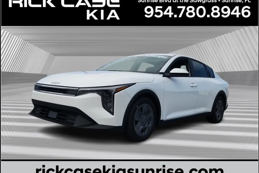 2025 Kia K4 LXS photo 1