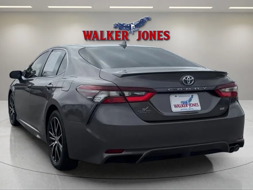 2022 Toyota Camry SE photo 1