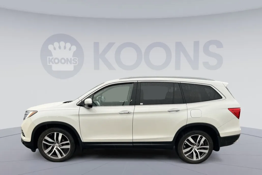 2016 Honda Pilot Touring photo 1