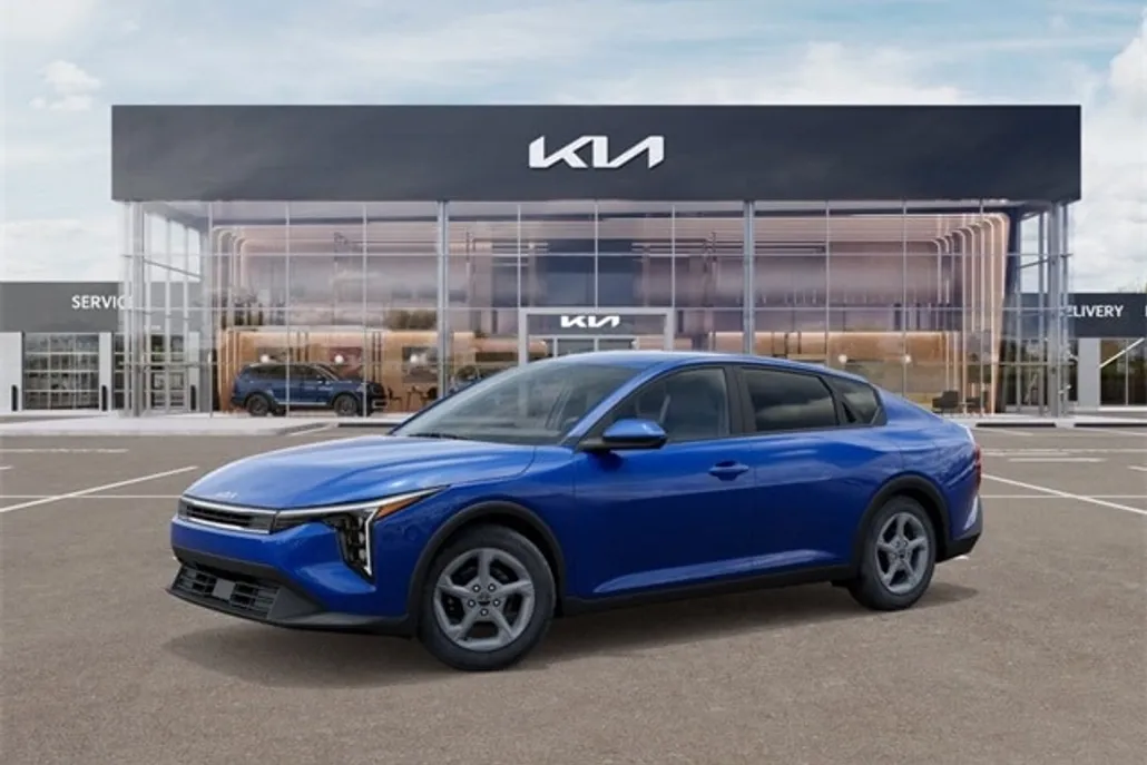 2025 Kia K4 LXS photo 1