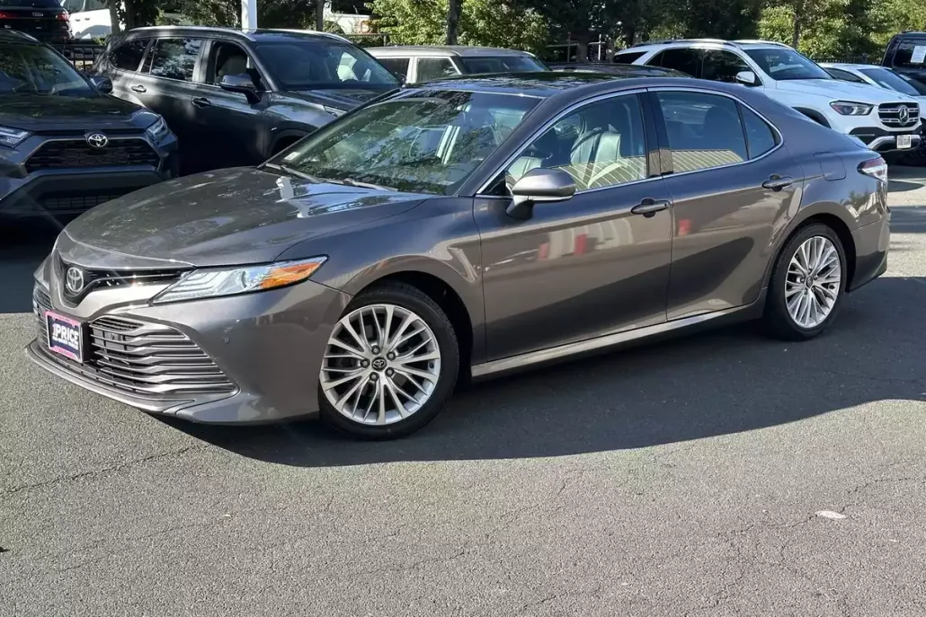 2018 Toyota Camry XLE photo 1