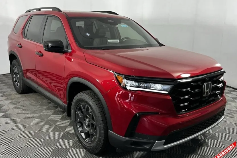 2025 Honda Pilot TrailSport photo 1