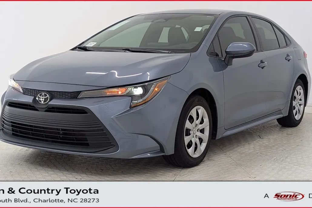 2023 Toyota Corolla LE photo 1