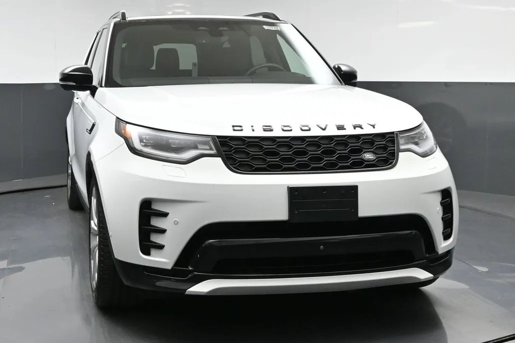 2024 Land Rover Discovery SE photo 1
