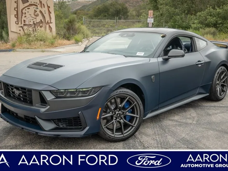 2024 Ford Mustang Dark Horse Deluxe photo 1